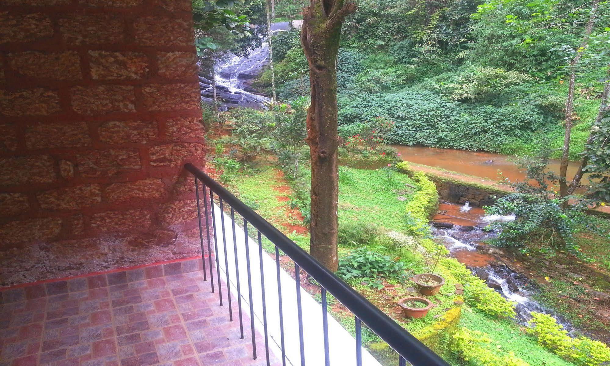 Falling Waters Муннар Екстер'єр фото